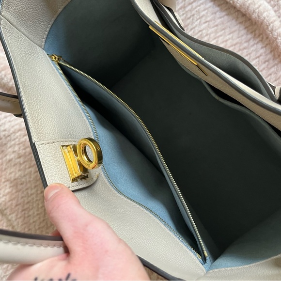 LOUIS VUITTON On My Side MM purse - Picture 7 of 16